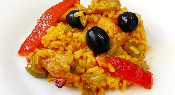Arroz con pollo y aceitunas
