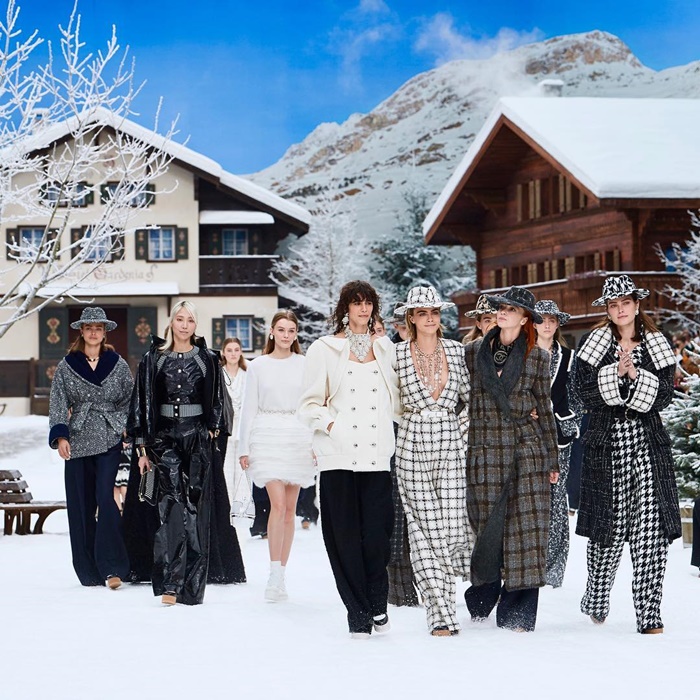 Desfile de Chanel homenaje a Lagerfeld