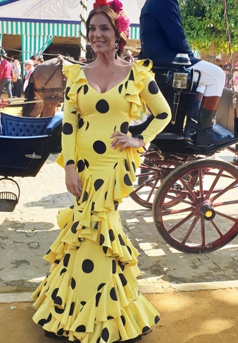 BOLLO Y SU DESPLIEGUE DE TRAJES DE FLAMENCA EN LA FERIA DE SEVILLA - de Mujer